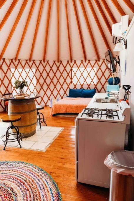 Heated & Ac Yurt Villa Penn Yan Exterior photo